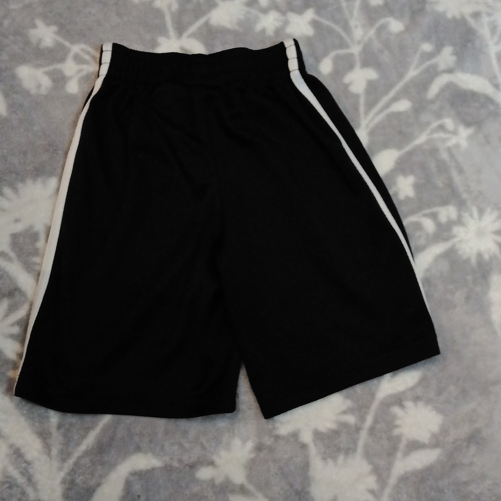 Essential  3:piece Adidas & Puma Bundle 2 SS  tees & 1 Shorts Sz 6 - Picture 3 of 10